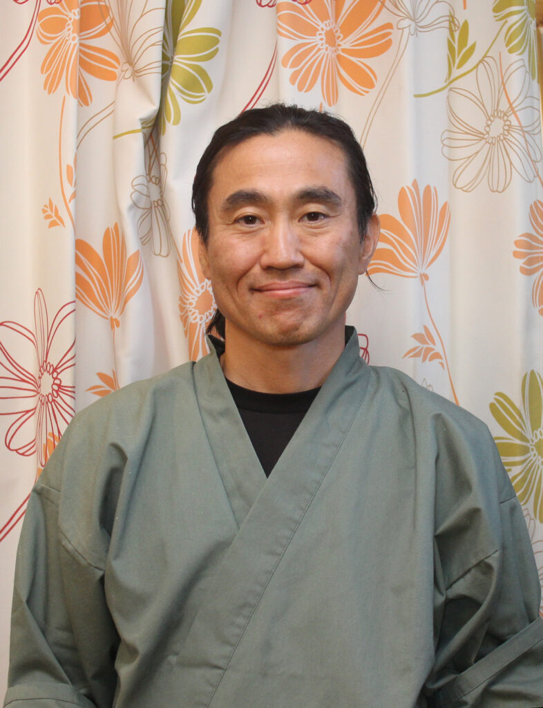 うるま市にある整体院「うるまカイロプラクティック」院長:松野耕平